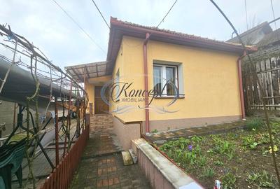 Casa solida cu gradina generoasa si pozitie retrasa - 1