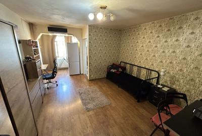 Garsonieră decomandată, mobilată în Titan