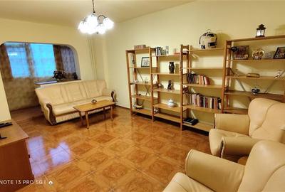 Apartament cu 2 camere decomandat în P-ța Mihai Viteazu