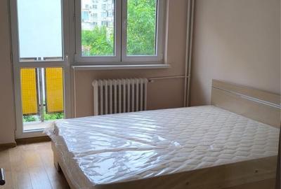 Apartament cu 3 camere decomandat în Tineretului