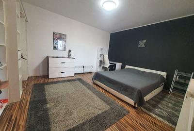Vând casă cu  5 camere - 3