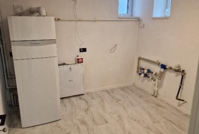 Piata Romana,  de inchiriat -5 camere, apartament nou in vila, parter, sect 1 - 11