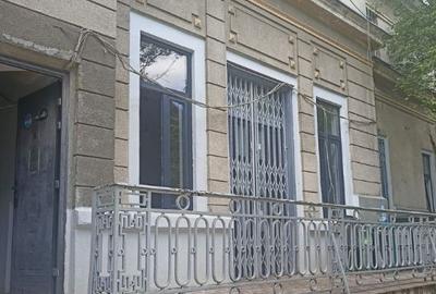 Apartament cu 4 camere semidecomandat în Cișmigiu