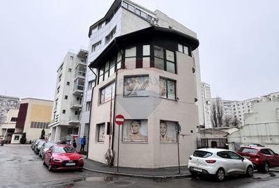 Casă cu 6 camere în P-ța Victoriei