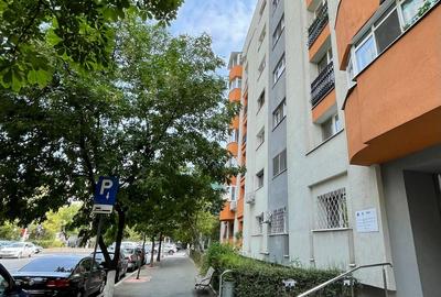 Garsoniera  Etaj 1 / Bloc Solid 1991 / Matei Basarab - Decebal/ 39 mp - 1