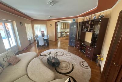 Casa individuala 6 camere, 200 mp, zona Petresti - 1