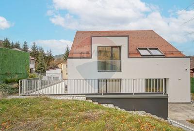 La poalele Tâmpei — vilă contemporană în Schei - 35