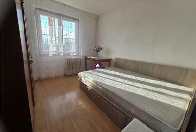 Inchiriere 1 camera dintr-un apartament cu 3 camere. - 1