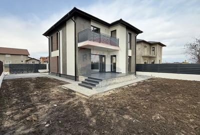 Casă / Vilă cu 4 camere Strada Vrancei - 1