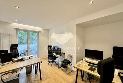 Apartament cu 4 camere decomandat, mobilat în Victoriei