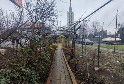 Vand casa batraneasca + Teren –zona REPUBLICII, Bacau, comision 0 - 6