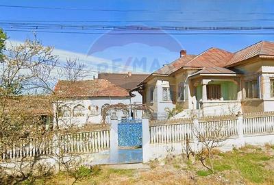 Casă individuală cu 4 camere în Răcarii de Sus