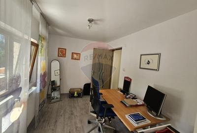 Casă solidă din cărămidă, mobilată, garaj, teren generos – Tarcău - 29