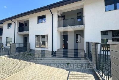 Casă cu 4 camere în Cetate