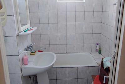 De vânzare apartament 3 camere + boxa zona școlilor - 8