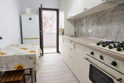 Inchiriere apartament 3 camere decomandat etajul 1 ,Florilor - 1