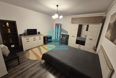 Apartament cu 2 camere decomandat, mobilat în Central