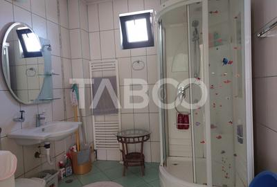Casa 200 mpu 4 camere curte si gradina zona linistita Talmaciu - 11