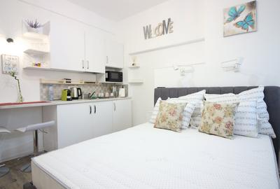 Garsonieră decomandată, mobilată în Universitate