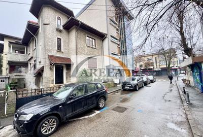 Casă individuală cu 10 camere în Dorobanți