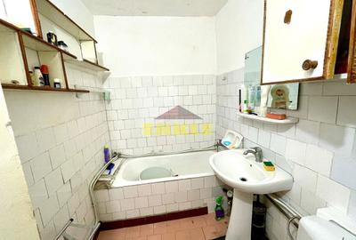 De vânzare apartament cu 3 camere decomandat, zona Capăt 1 - 6