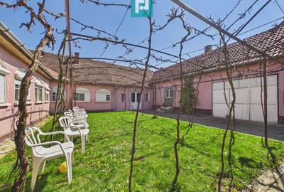 Casă solidă cu 5 camere in localitatea Almaș, Arad - 1