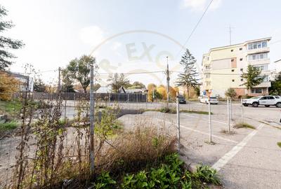 Teren stradal pe colț - Ideal afacere - front stradal mare - 10