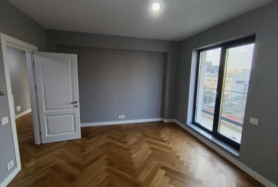 Apartament cu 3 camere decomandat în Aviației