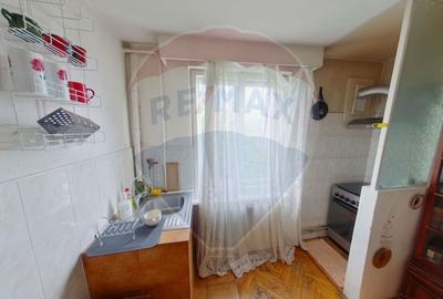 Apartament cu 3 camere de vânzare Str. 1 Mai - 6