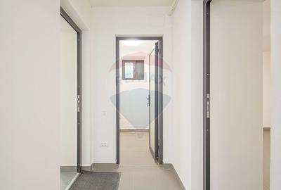 La poalele Tâmpei — vilă contemporană în Schei - 10