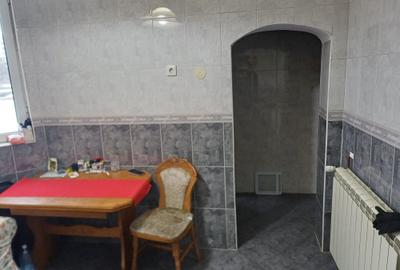 Calarasilor -Agricultori -4 camere -2  locuri parcare - 27