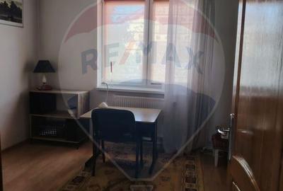 Casă / Vilă cu 8 camere de vânzare în zona Central - 18