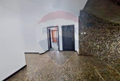 Pensiune Eselnita / 16 camere / Teren - 1448 mp / Ponton - 29