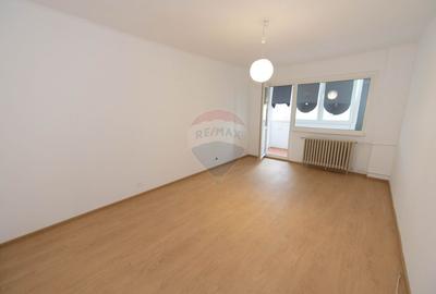 Apartament cu 3 camere decomandat în Drumul Taberei