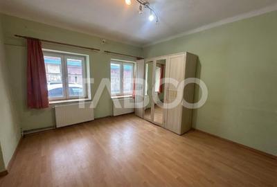 Garsonieră semidecomandată, mobilată în Orașul de Jos