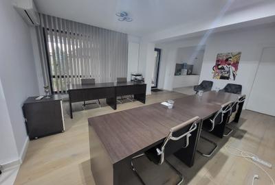 Apartament cu 2 camere în Apărătorii Patriei