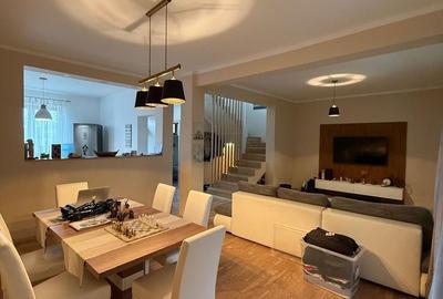 Casă cu 3 camere în Dumbrăvița