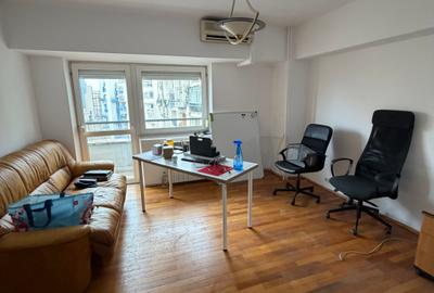 Bd. Unirii colt cu Traian - apartament 4 camere foarte spatios - 3