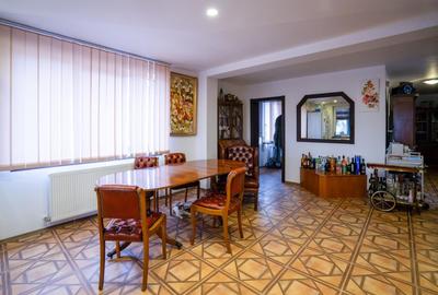 Pensiune cu 12 camere in Baile 1 Mai - 1