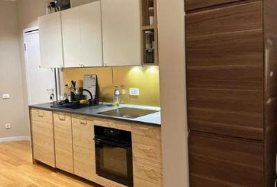 Apartament cu 2 camere semidecomandat, mobilat în P-ța Victoriei