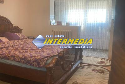 Apartament cu 3 camere decomandat în Cetate