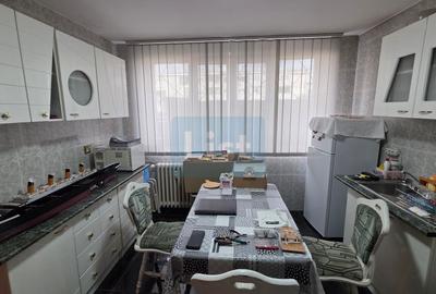 Apartament 3 camere, et. 1, Stomatologie - 5