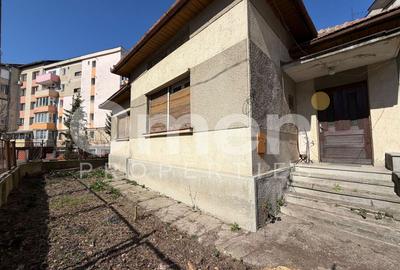 Casa de vanzare cu 446 mp teren si garaj, situata in zona centrala - 2