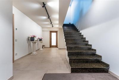 Casa cu dotari premium si finisaje de calitate ,Demisol +Parter+Etaj situata in - 22