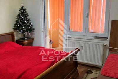 Apartament cu 3 camere decomandat, mobilat în Girocului