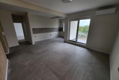 Apartament cu 3 camere decomandat în Girocului