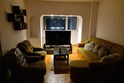 Apartament cu 3 camere decomandat, mobilat în Nicolina