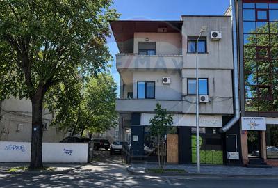 Apartament cu 3 camere de vânzare Ultracentral Bd Tomis Constanta - 7