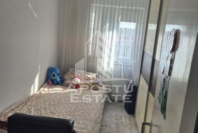 Apartament cu 3 camere,mobilat si utilat cu boxa,Bulevardul Cetatii - 6
