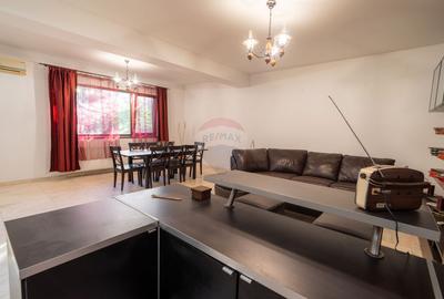 De vanzare casă  5 camere - 4